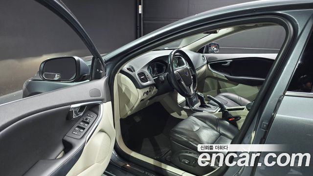 Volvo V40 2016 — photo 10
