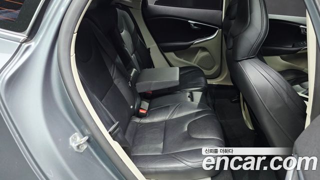Volvo V40 2016 — photo 11