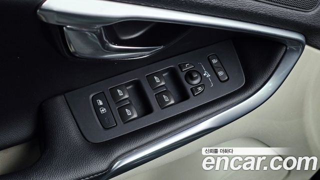 Volvo V40 2016 — photo 15