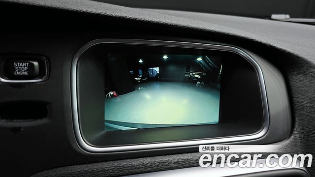 Volvo V40 2016 — photo 16