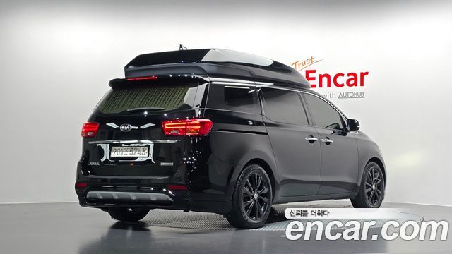 Kia Canival 2019 — photo 2