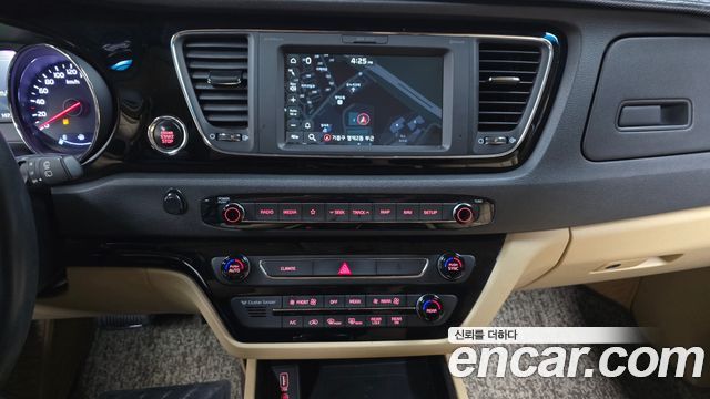 Kia Canival 2019 — photo 14