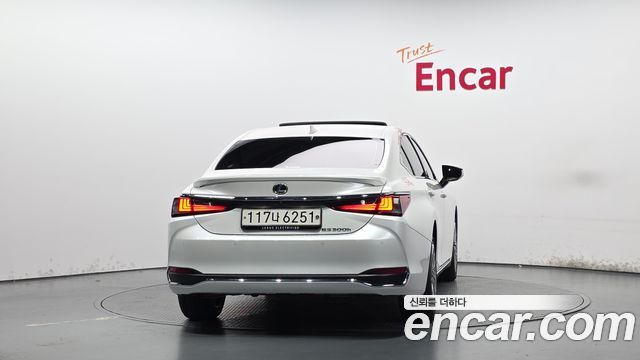 Lexus ES 2025 — photo 4