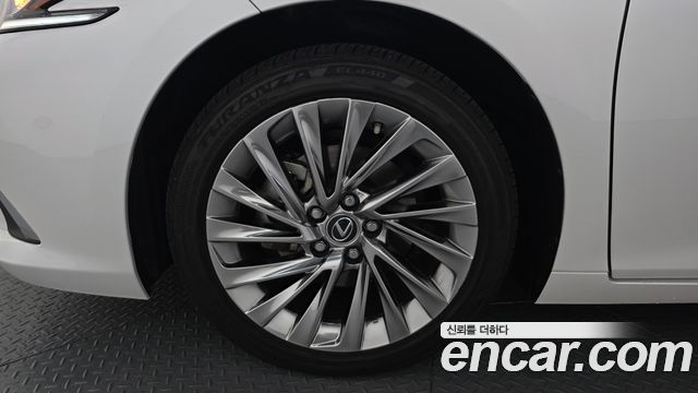 Lexus ES 2025 — photo 5