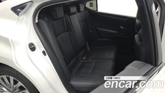 Lexus ES 2025 — photo 18