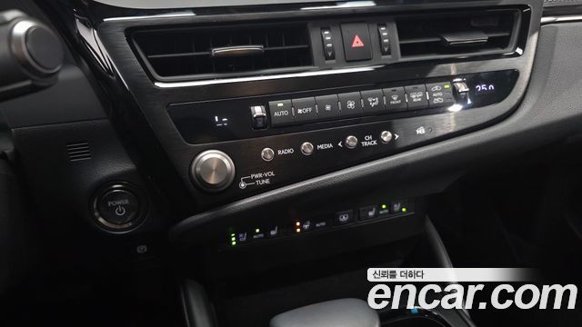 Lexus ES 2025 — photo 23