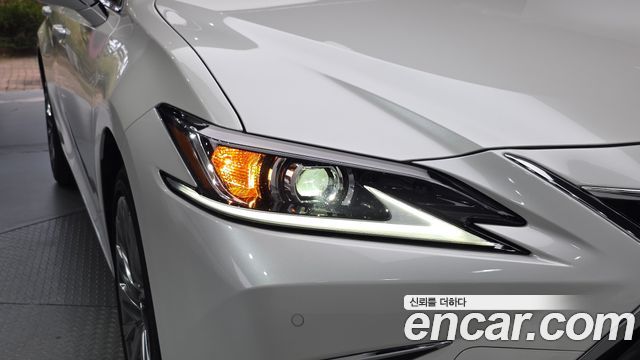 Lexus ES 2025 — photo 8