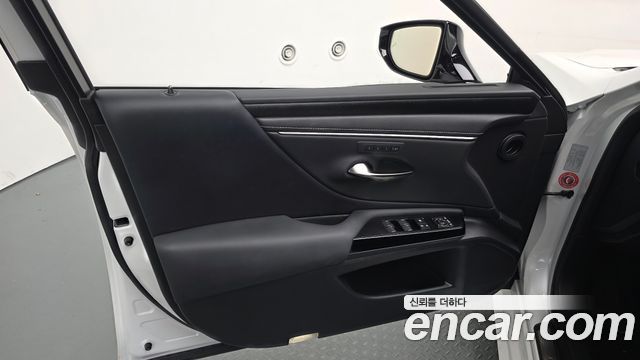 Lexus ES 2025 — photo 14
