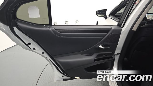 Lexus ES 2025 — photo 15