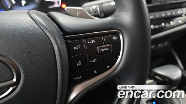 Lexus ES 2025 — photo 30