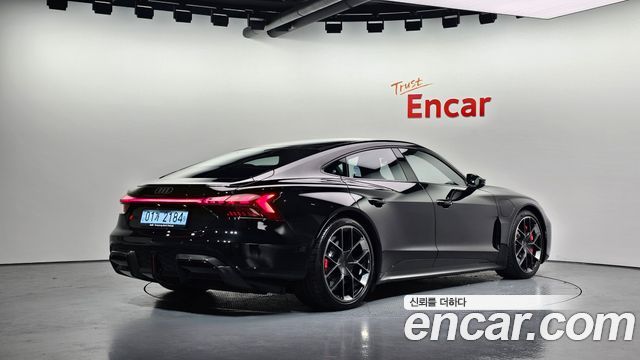 Audi RS e-tron GT 2025 — photo 2