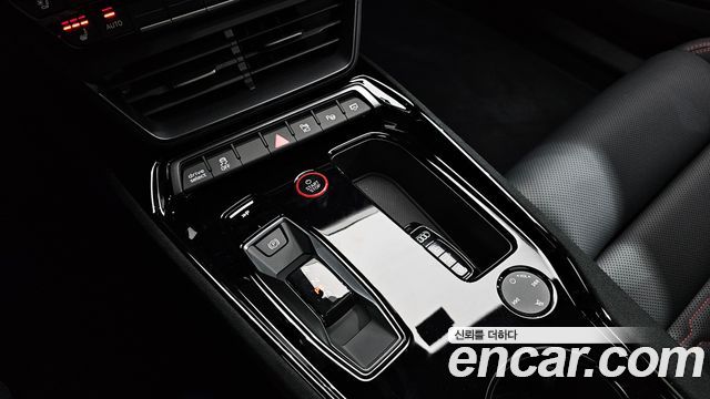 Audi RS e-tron GT 2025 — photo 9