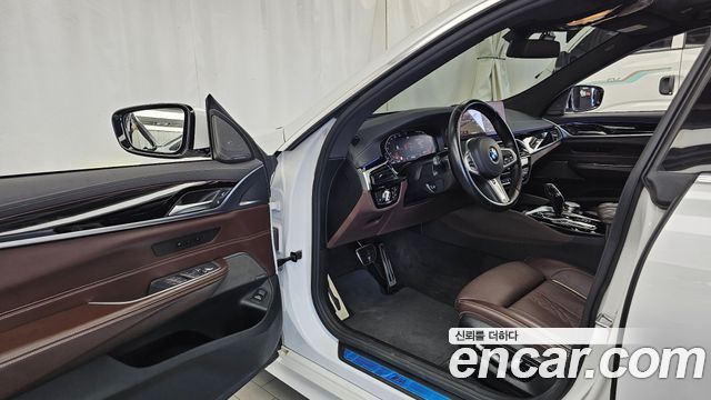 BMW Gran Turismo 2021 — photo 13