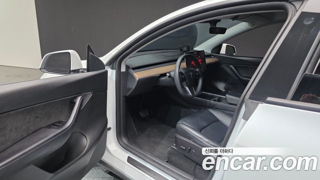 Tesla Model Y 2022 — photo 10