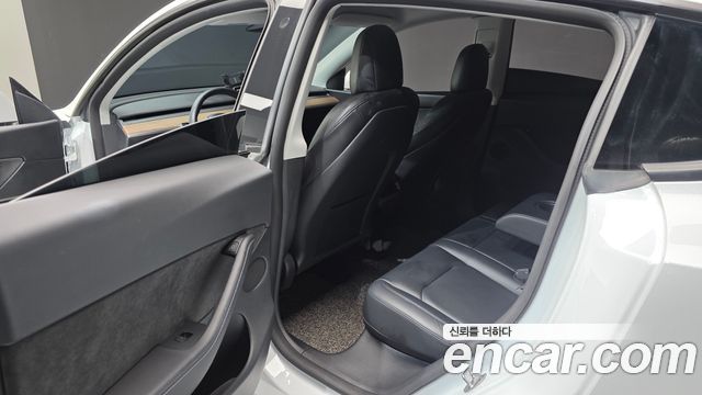 Tesla Model Y 2022 — photo 11