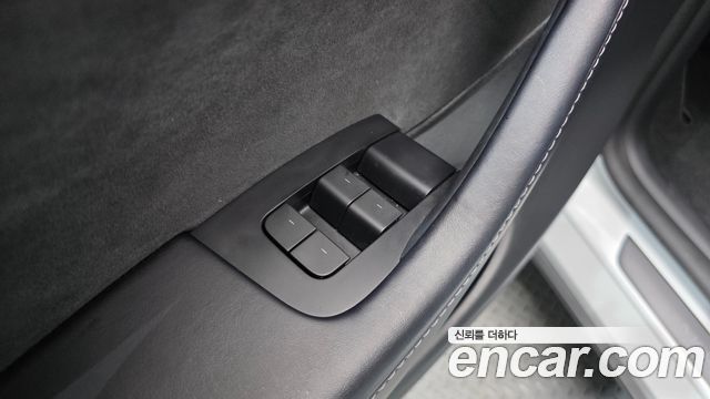 Tesla Model Y 2022 — photo 13
