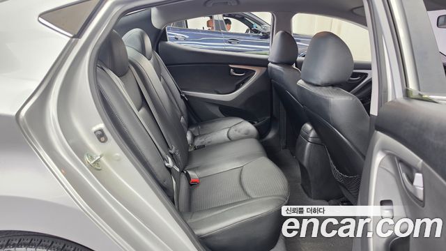 Hyundai AVANTE 2015 — photo 17