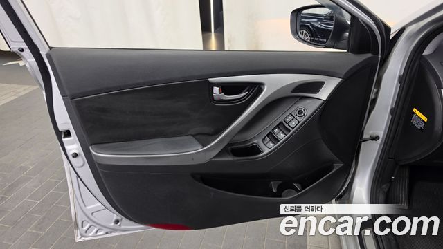 Hyundai AVANTE 2015 — photo 14