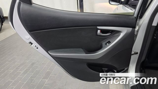 Hyundai AVANTE 2015 — photo 15