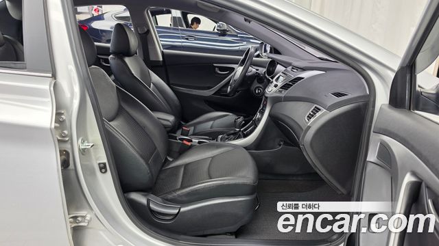 Hyundai AVANTE 2015 — photo 16