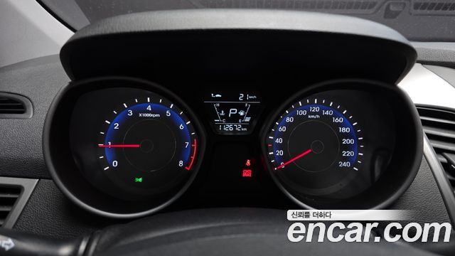 Hyundai AVANTE 2015 — photo 11