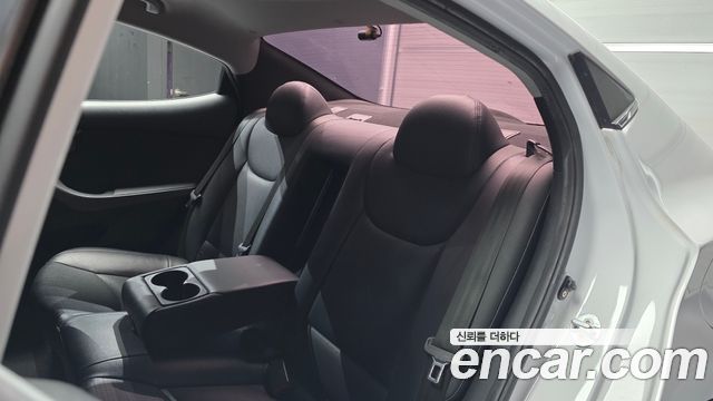 Hyundai AVANTE 2015 — photo 24
