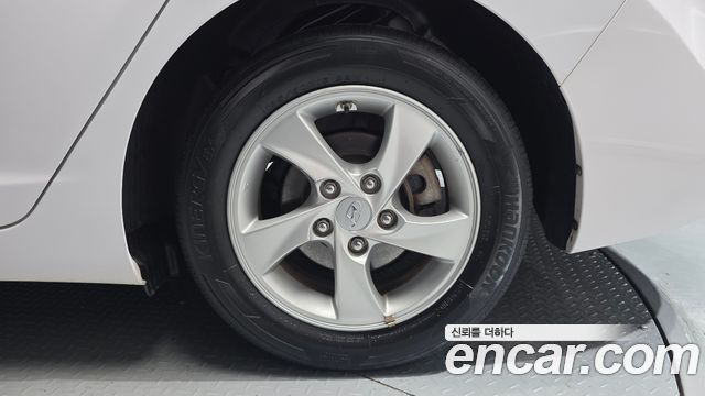 Hyundai AVANTE 2015 — photo 7