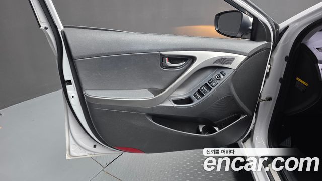Hyundai AVANTE 2015 — photo 14