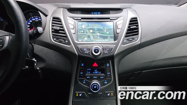 Hyundai AVANTE 2015 — photo 31