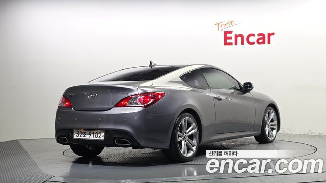 Hyundai Genesis 2010 — photo 2