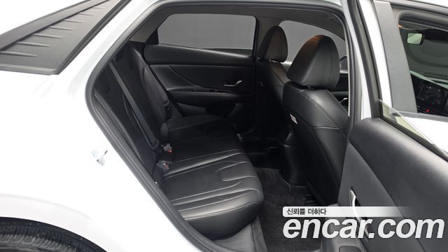 Hyundai AVANTE 2023 — photo 17