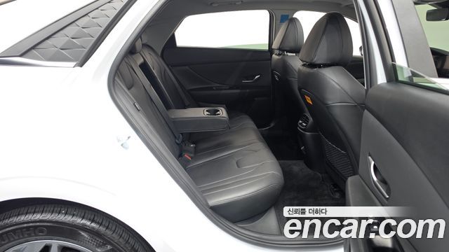 Hyundai AVANTE 2025 — photo 17