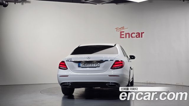 Mercedes-Benz E-Class 2020 — photo 4