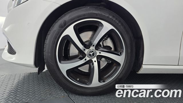 Mercedes-Benz E-Class 2020 — photo 5
