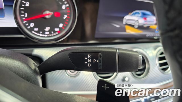 Mercedes-Benz E-Class 2020 — photo 12