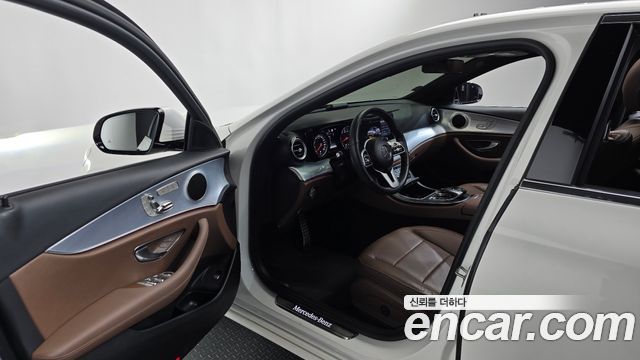 Mercedes-Benz E-Class 2020 — photo 13