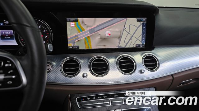 Mercedes-Benz E-Class 2020 — photo 18