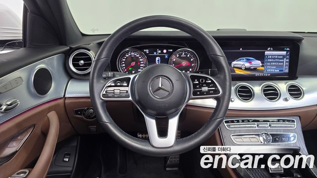 Mercedes-Benz E-Class 2020 — photo 19