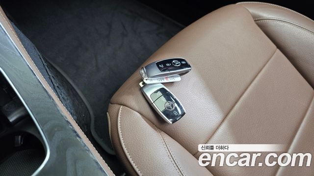 Mercedes-Benz E-Class 2020 — photo 21