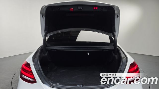 Mercedes-Benz E-Class 2020 — photo 24