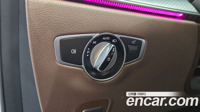 Mercedes-Benz E-Class 2020 — photo 25