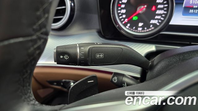 Mercedes-Benz E-Class 2020 — photo 26