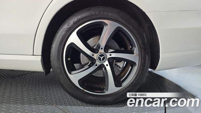 Mercedes-Benz E-Class 2020 — photo 7