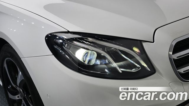 Mercedes-Benz E-Class 2020 — photo 8