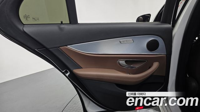 Mercedes-Benz E-Class 2020 — photo 15