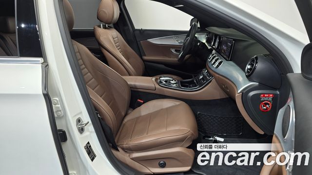 Mercedes-Benz E-Class 2020 — photo 16