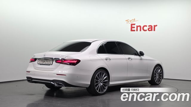 Mercedes-Benz E-Class 2023 — photo 2