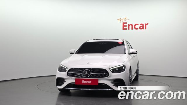Mercedes-Benz E-Class 2023 — photo 3
