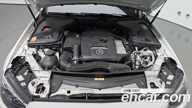 Mercedes-Benz E-Class 2023 — photo 6