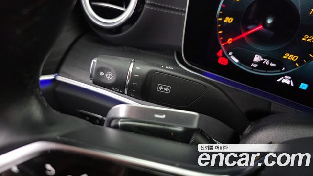 Mercedes-Benz E-Class 2023 — photo 13